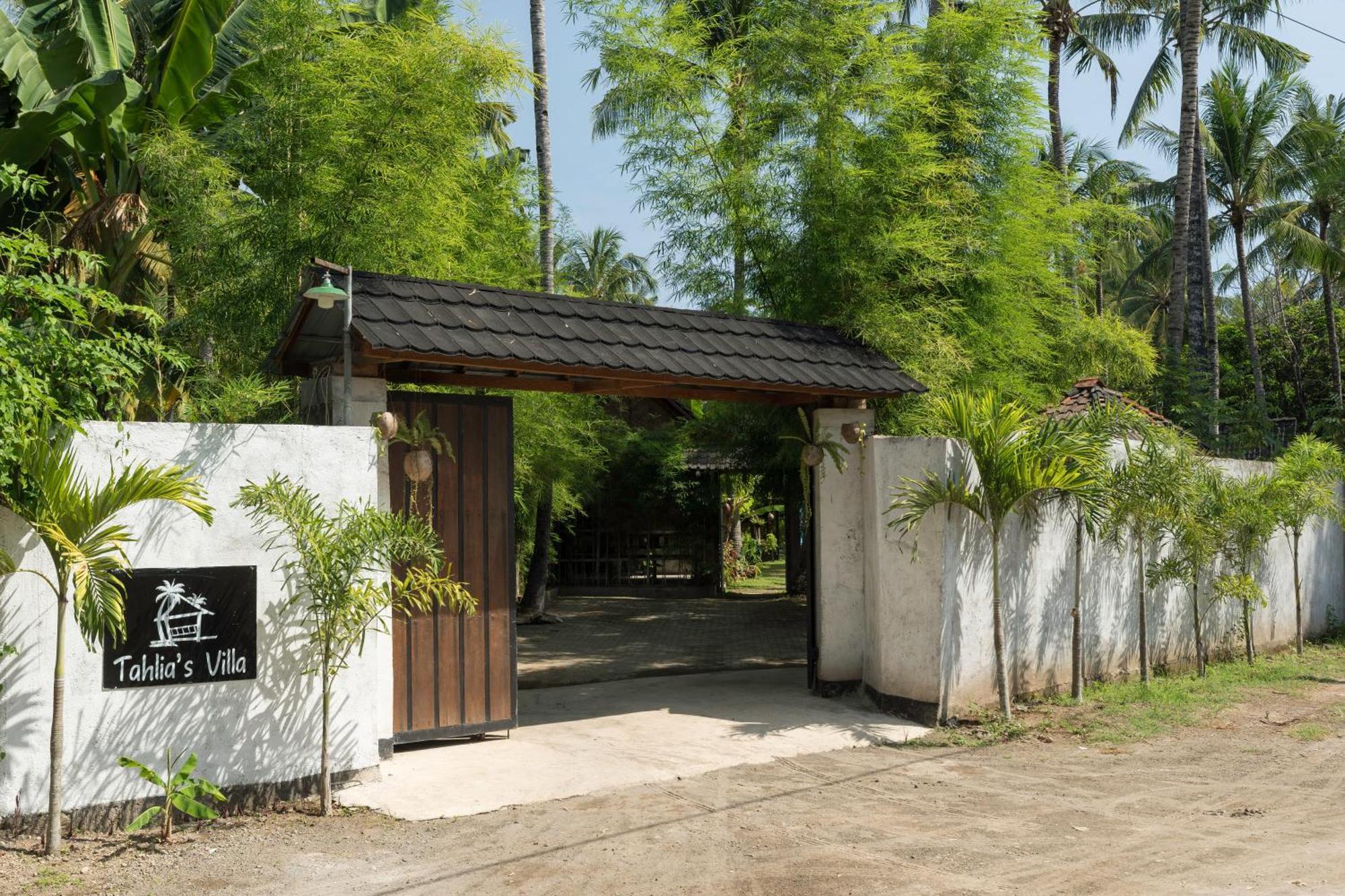 Tahlia'S Villa Sorongjukung Exterior photo