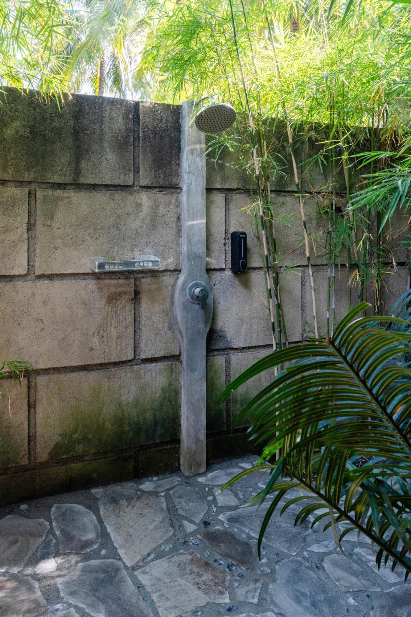 Tahlia'S Villa Sorongjukung Exterior photo