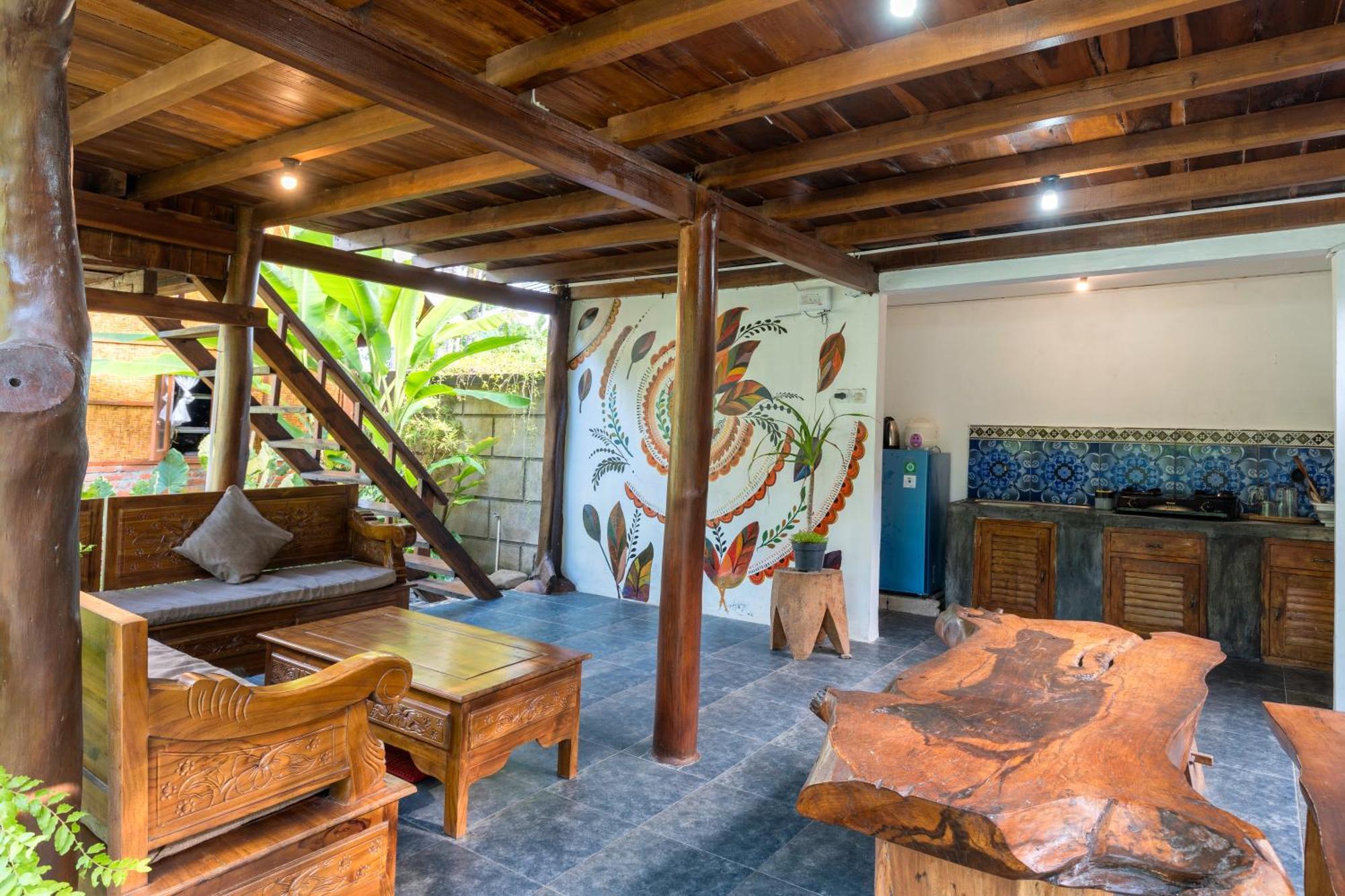 Tahlia'S Villa Sorongjukung Exterior photo