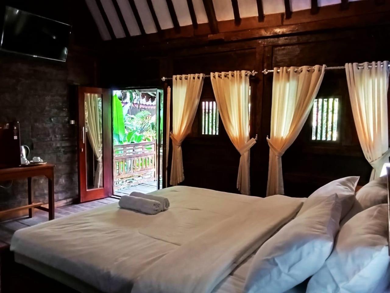 Tahlia'S Villa Sorongjukung Exterior photo